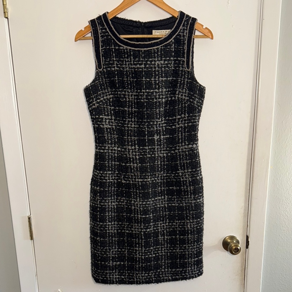Trina Turk Black and White tweed Dress Crew Neck Sleeveless GUC